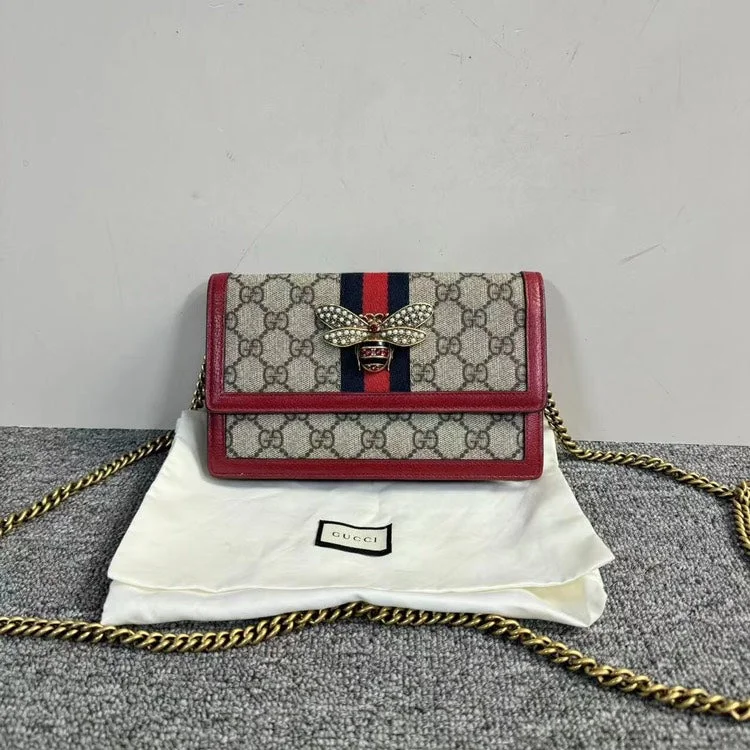 Gucci Bee Wallet On Chain GG Supreme Canvas Leather Red Small