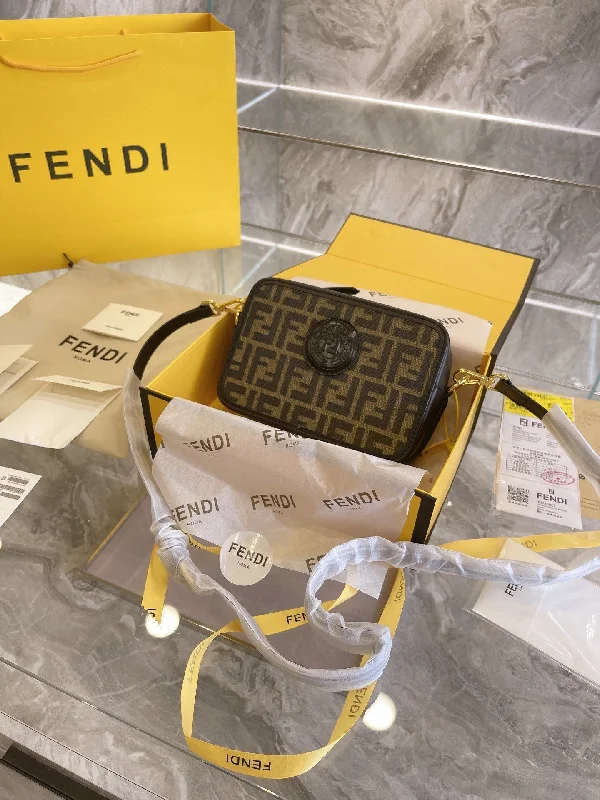 EN   Designer bags by Fendi 223