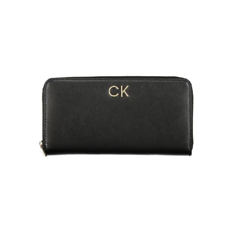 Calvin Klein Elegant Multi-Compartment Designer Wallet